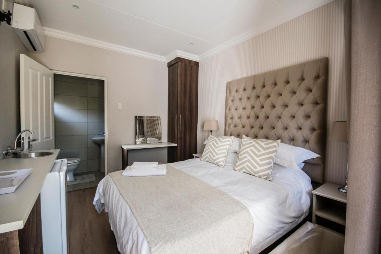 The Royal Guest House Klerksdorp Exterior foto